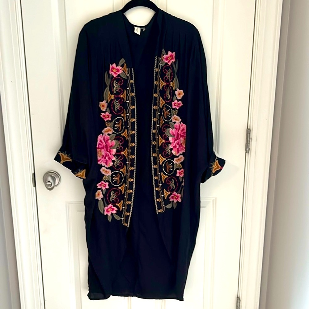 NWOT Paparazzi embroidered kimono